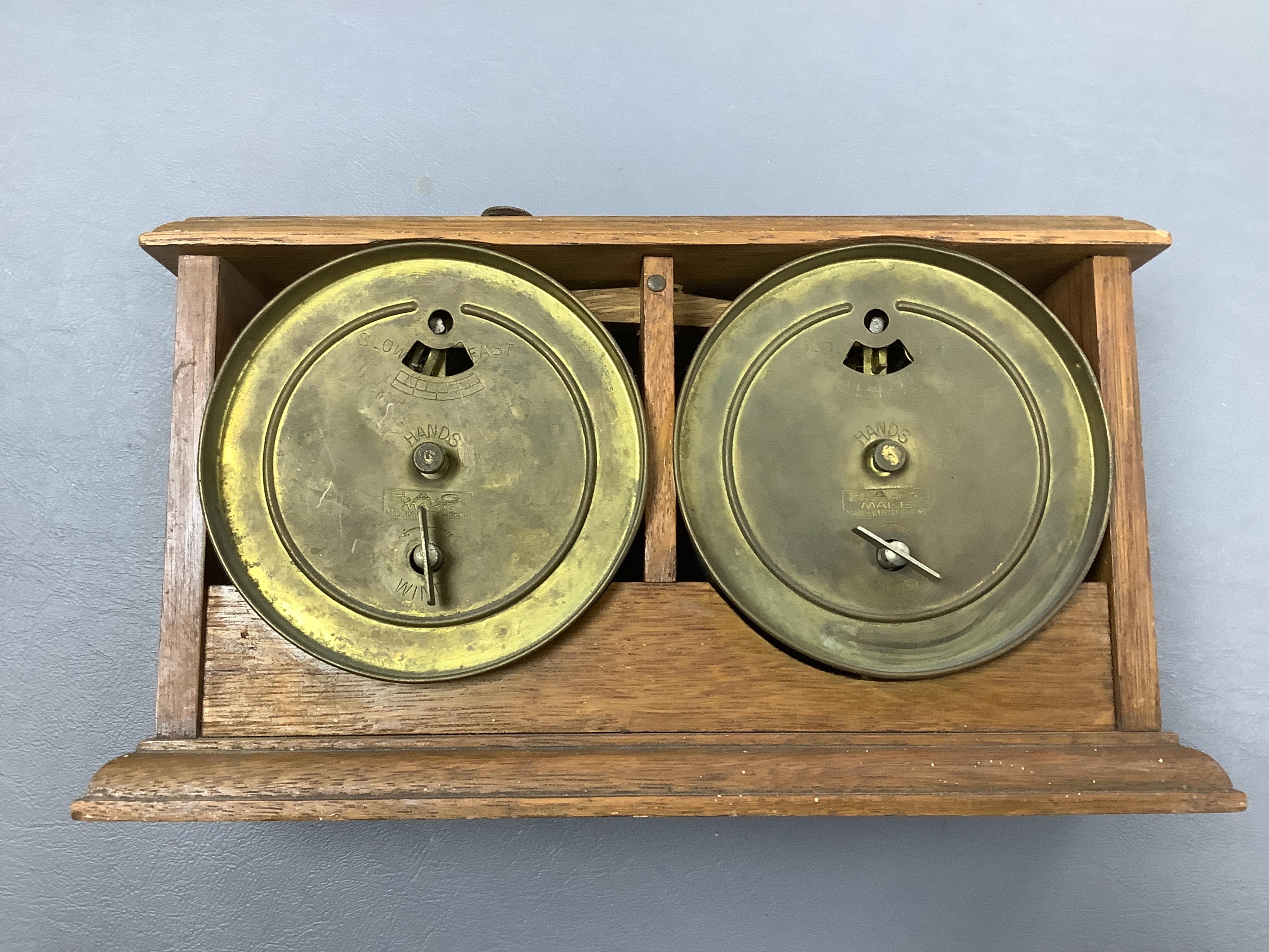 A William Tanner 'The Reliable Chess Timer' in an oak case, stamped to the reverse ‘HAO Make, Made in Wurttemberg’, (a.f.). Condition - poor, some damage and glass missing to one side.